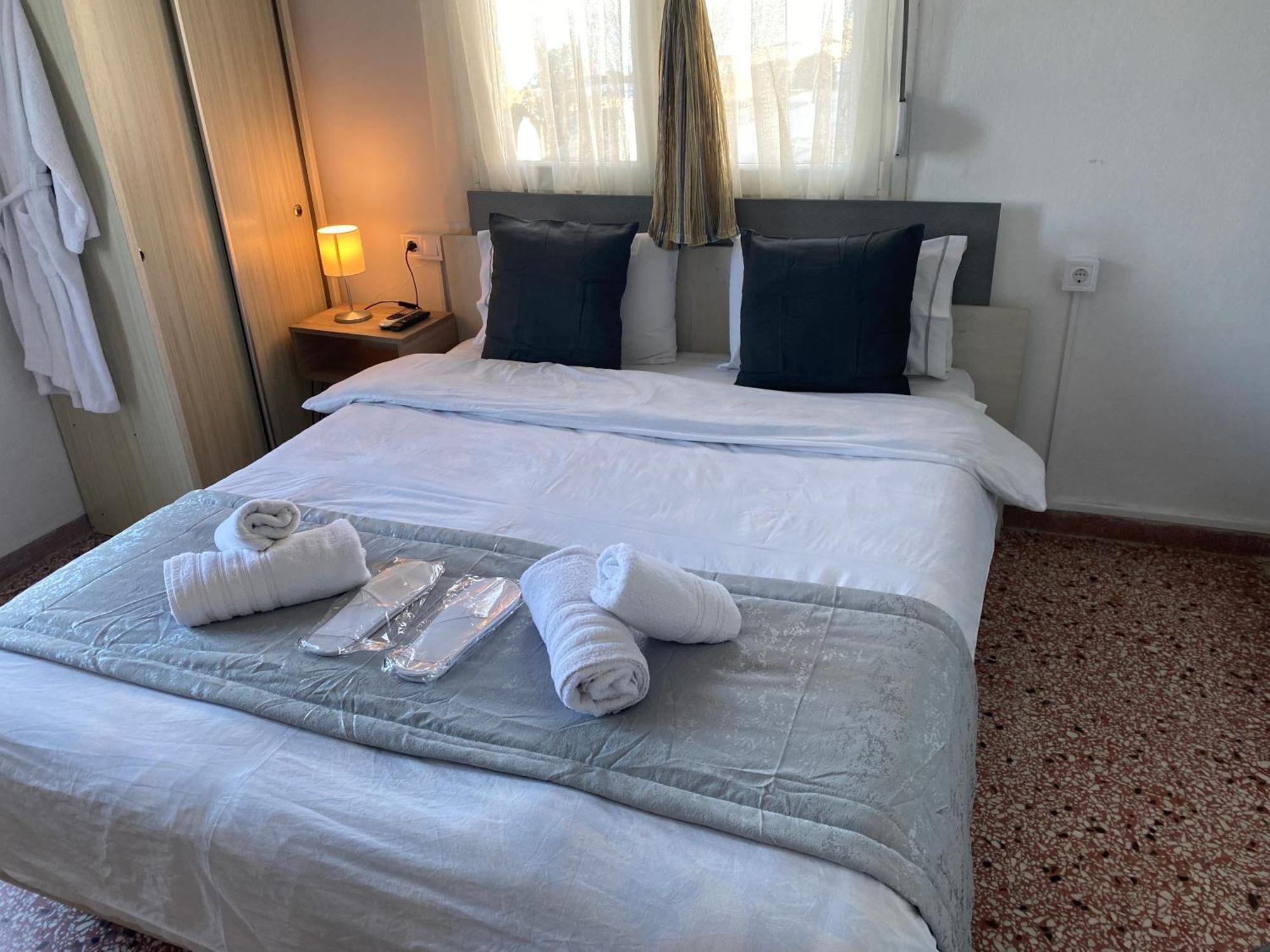 Sunset View Rooms Агия Триас Екстериор снимка